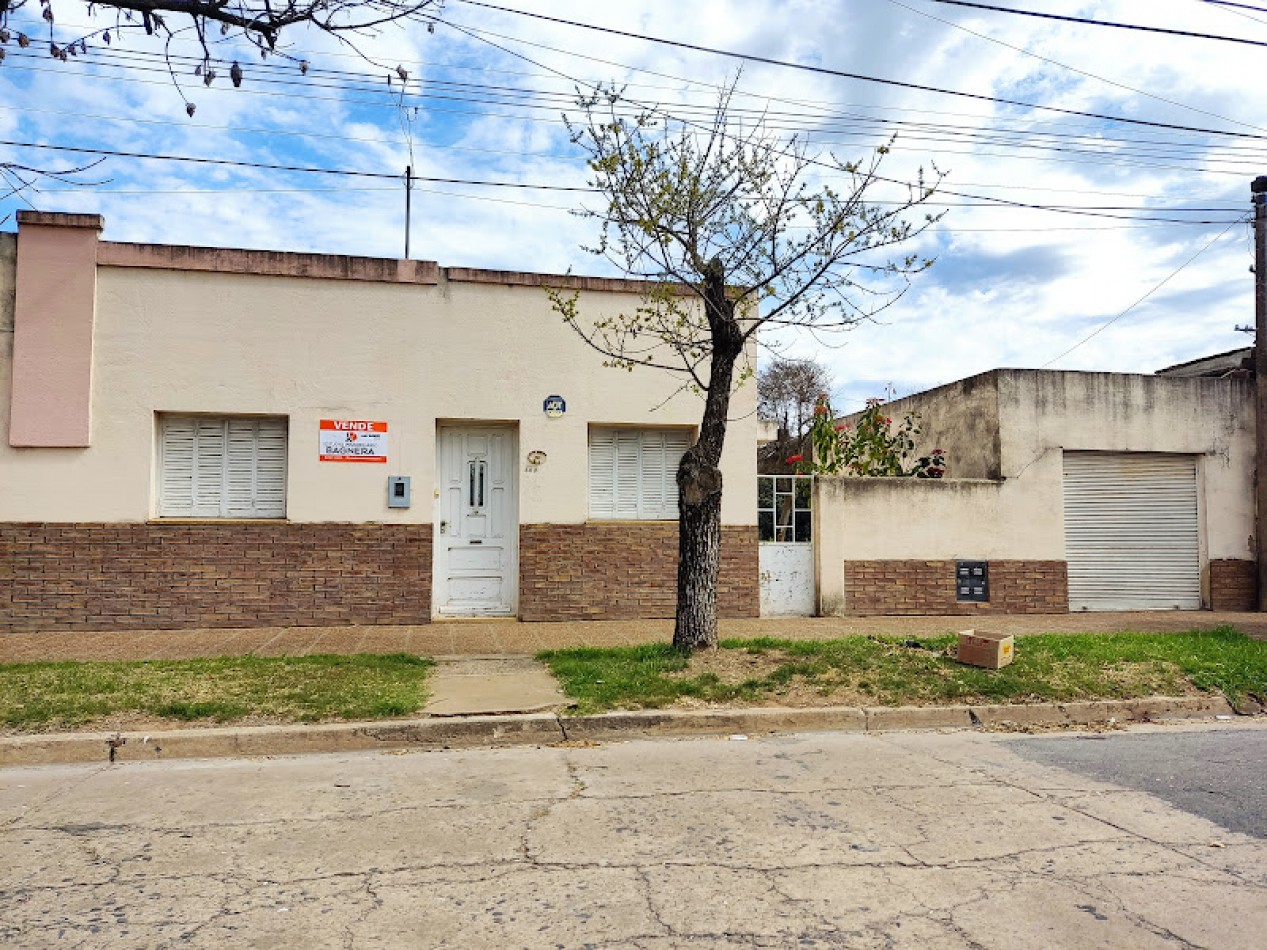 PROPIEDAD CENTRICA MUY BIEN CONSERVADA EN LOTE DE 975 METROS CUADRADOS