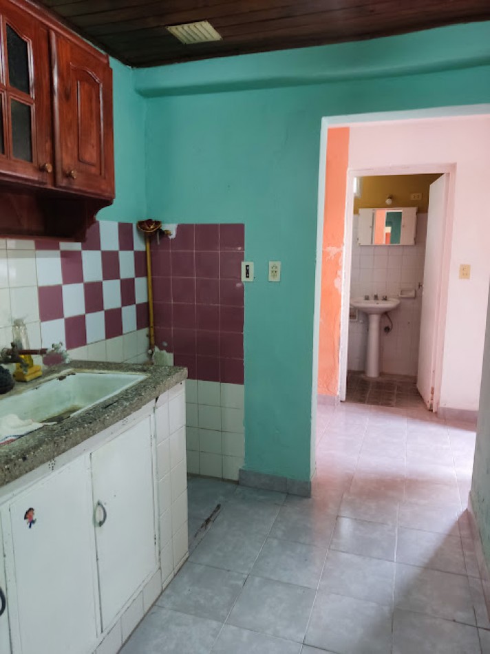 casa - habitacion en venta , excelente ubicacion / lote chico / todos los servicios.