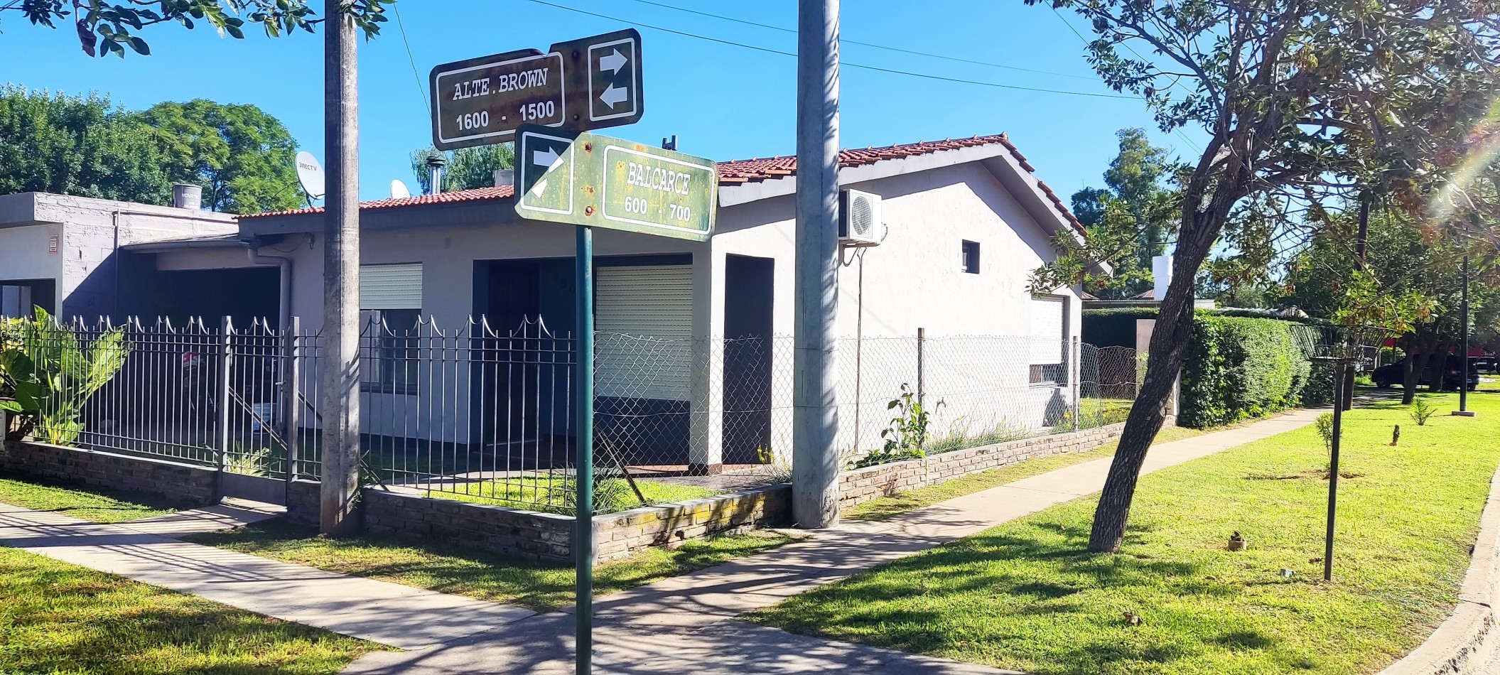 propiedad de esquina - tres dormitorios