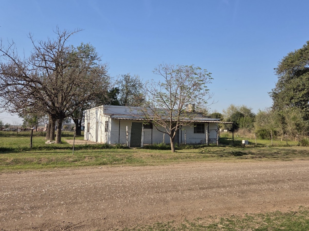 Propiedad a reciclar en lote de esquina de 50 metros de frente. excelente para desarrollo o subdivision